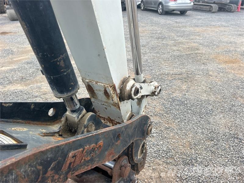 Takeuchi TB260 حفارات صغيرة أقل من 7 طن (حفارات صغيرة)