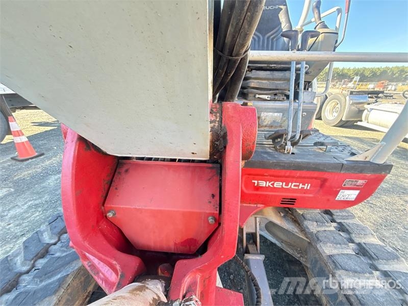 Takeuchi TB260 Mini bagri <7t