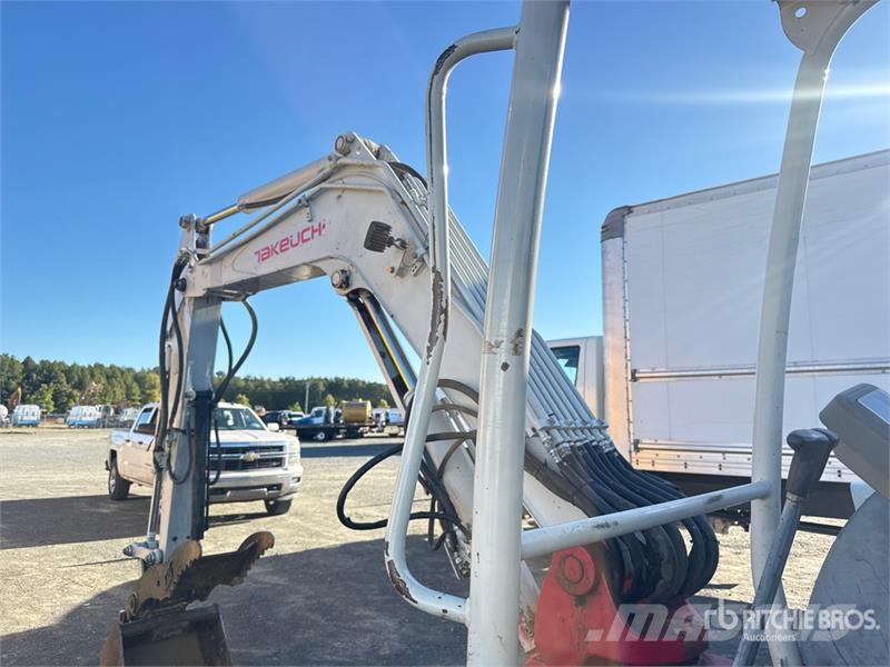 Takeuchi TB260 Mini bagri <7t