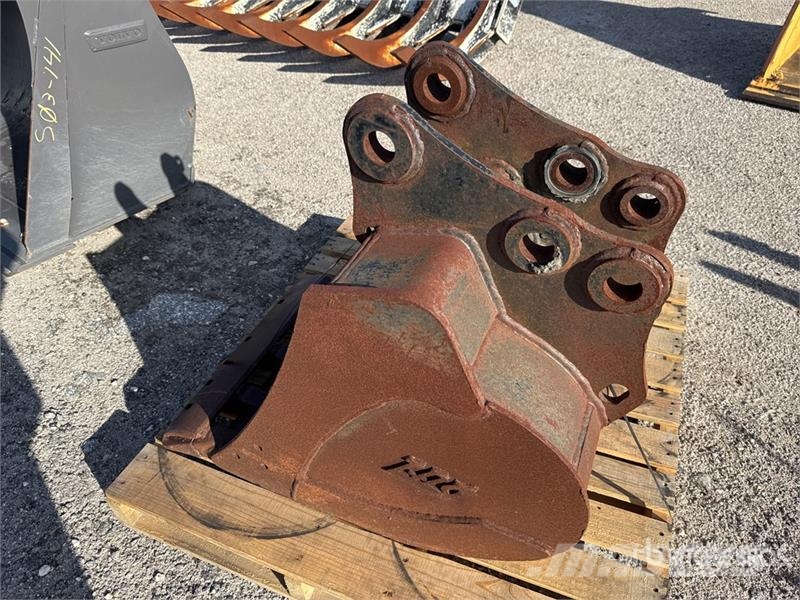 Takeuchi TB260BKT24 24 in Digging Excavator Bucket دلاء