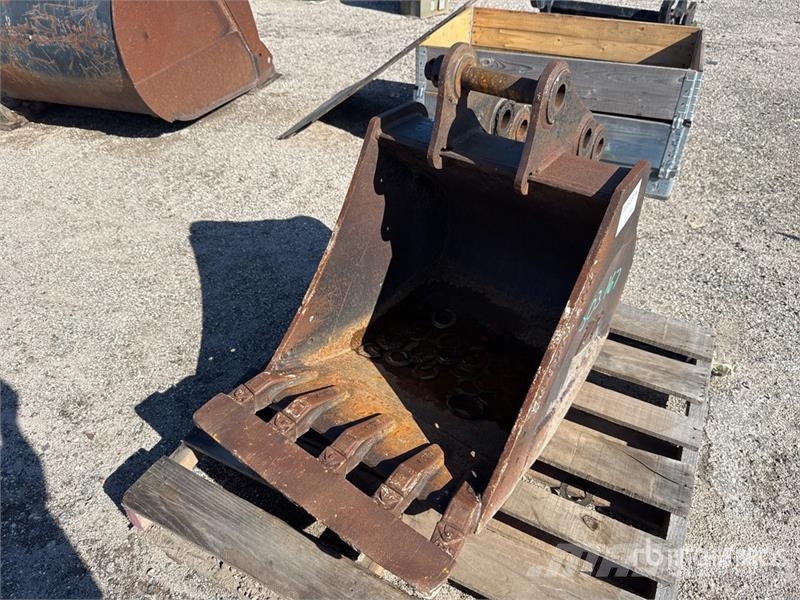 Takeuchi TB260BKT24 24 in Digging Excavator Bucket دلاء