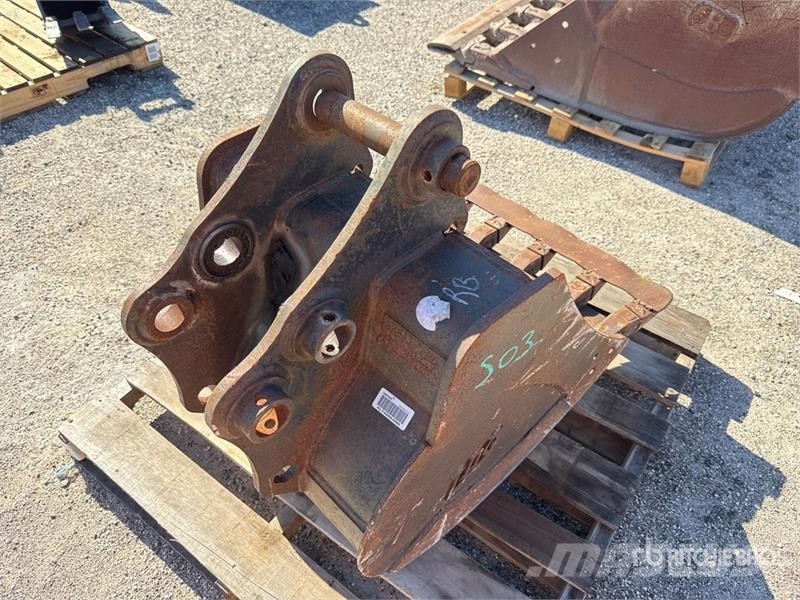 Takeuchi TB260BKT24 24 in Digging Excavator Bucket دلاء