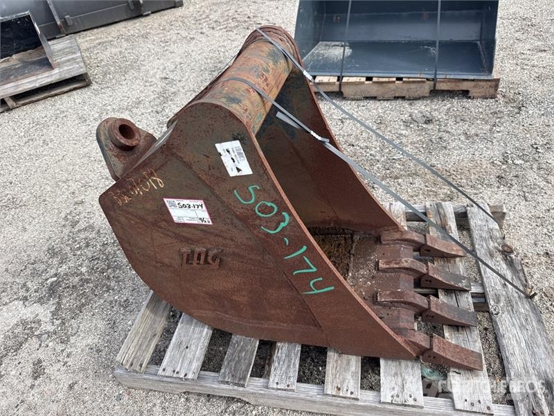 Takeuchi TB290BKT18 17 in Digging Bucket دلاء