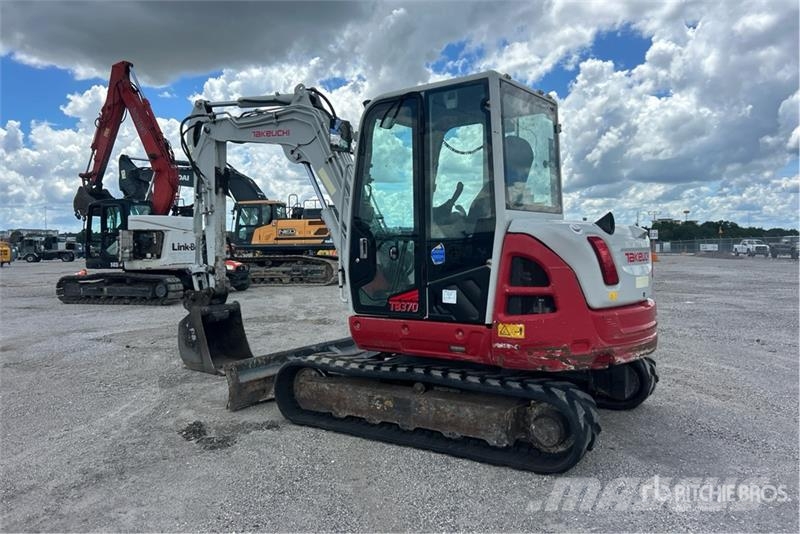 Takeuchi TB370 Tracked Excavator Верижен екскаватор
