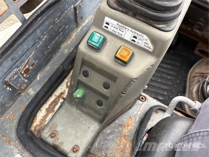 Takeuchi TL10 Kompaktrakodók