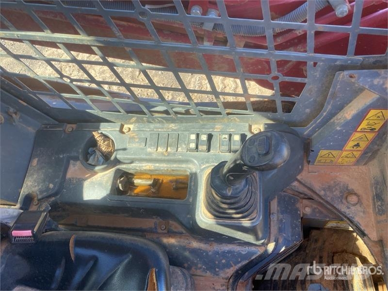 Takeuchi TL10V2 Compact Track Loader Мини-погрузчики