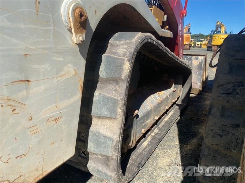 Takeuchi TL10V2 Compact Track Loader Мини-погрузчики