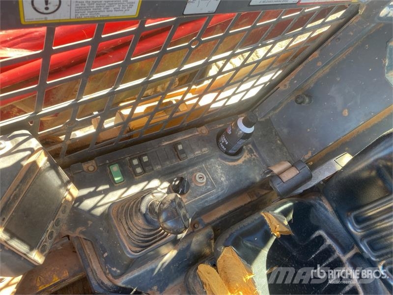 Takeuchi TL10V2 Compact Track Loader Мини-погрузчики