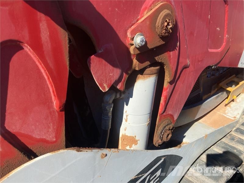 Takeuchi TL10V2 Compact Track Loader Мини-погрузчики