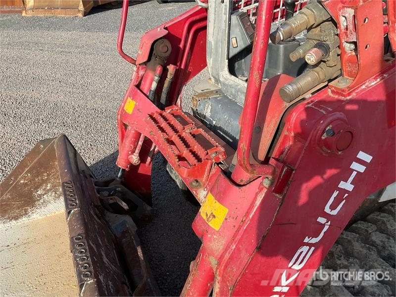 Takeuchi TL10V2 Compact Track Loader Kompaktrakodók