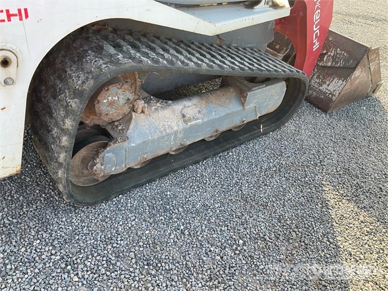 Takeuchi TL10V2 Compact Track Loader Kompaktrakodók