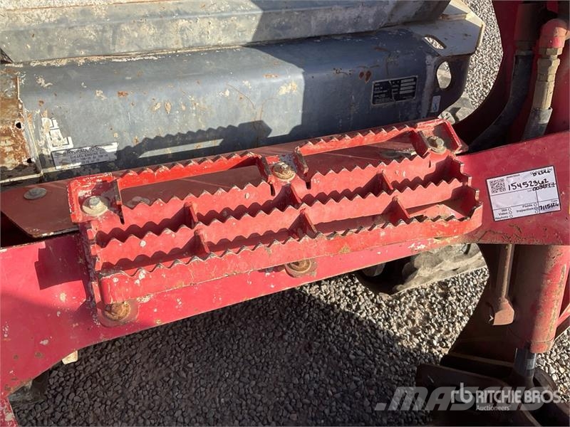 Takeuchi TL10V2 Compact Track Loader Kompaktrakodók
