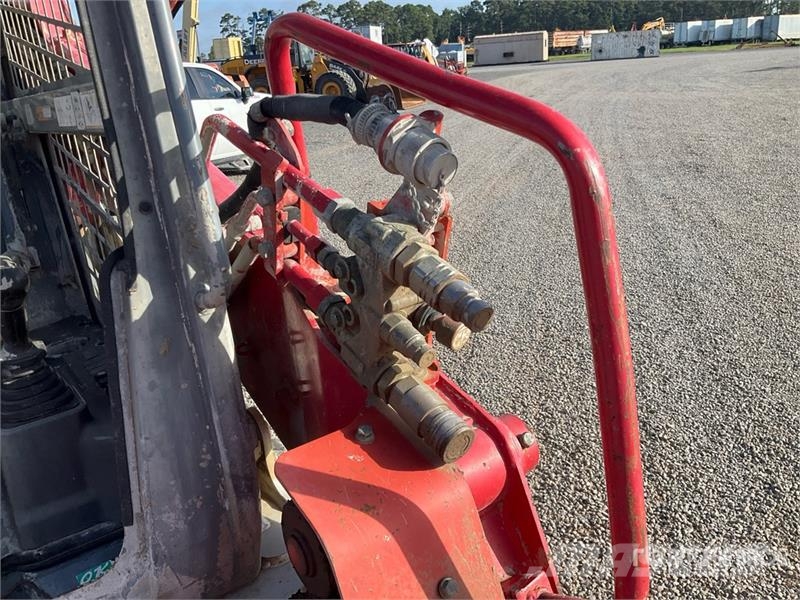 Takeuchi TL10V2 Compact Track Loader Kompaktrakodók