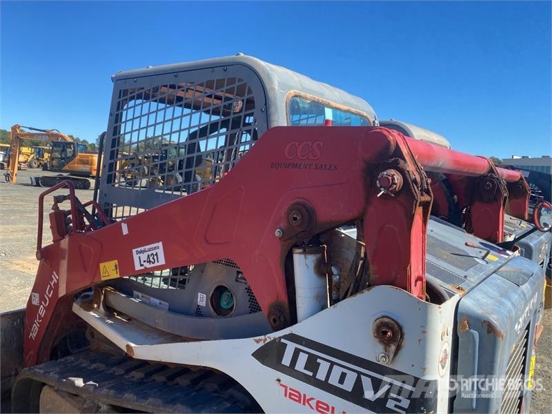 Takeuchi TL10V2 Compact Track Loader Мини-погрузчики