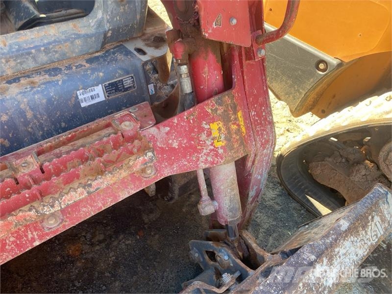 Takeuchi TL10V2 Compact Track Loader Мини-погрузчики