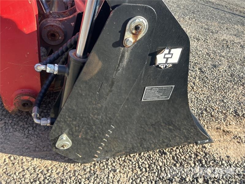Takeuchi TL10V2 Two-Speed Compact Track Loader Lietoti riteņu kompaktiekrāvēji