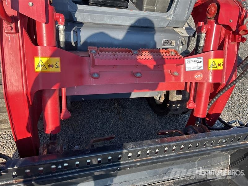 Takeuchi TL10V2 Two-Speed Compact Track Loader Lietoti riteņu kompaktiekrāvēji