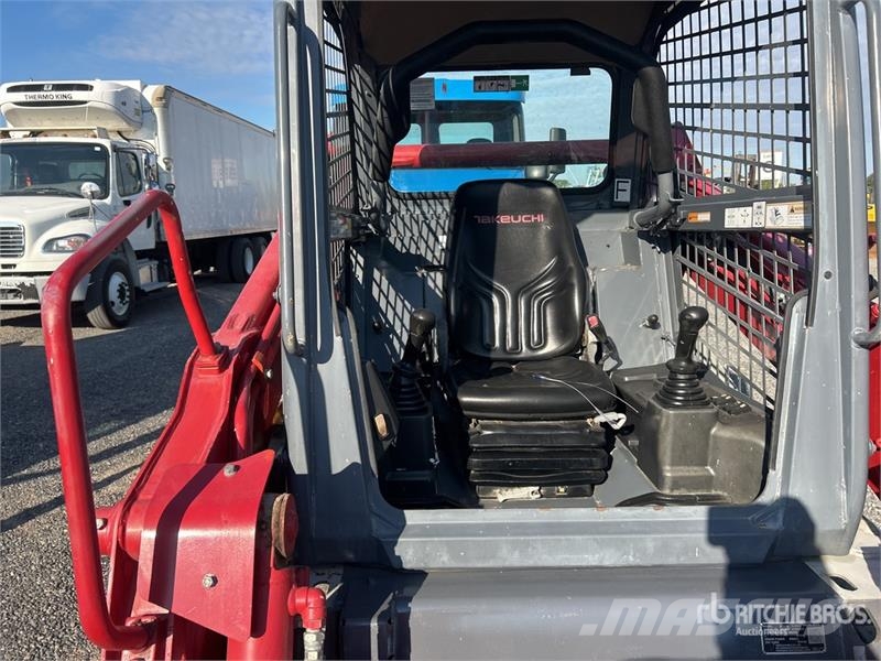 Takeuchi TL10V2 Two-Speed Compact Track Loader Lietoti riteņu kompaktiekrāvēji
