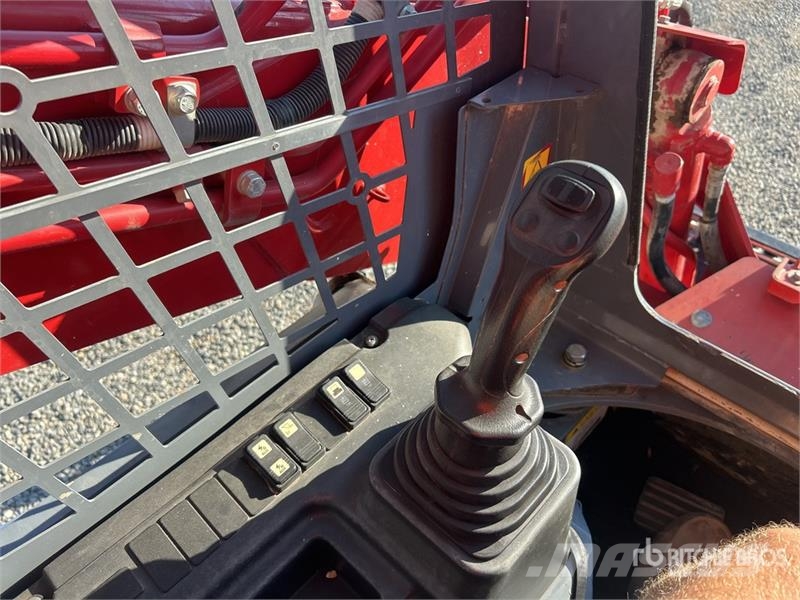 Takeuchi TL10V2 Two-Speed Compact Track Loader Lietoti riteņu kompaktiekrāvēji