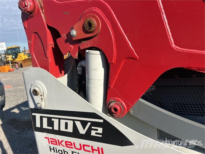 Takeuchi TL10V2 Two-Speed Compact Track Loader Lietoti riteņu kompaktiekrāvēji