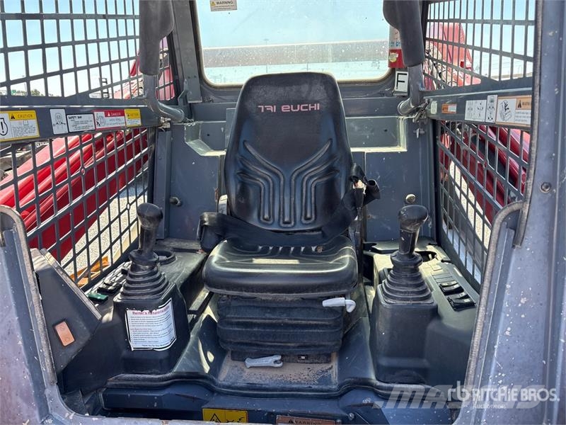 Takeuchi TL10V2R Compact Track Loader (Inoperable) Kompaktrakodók