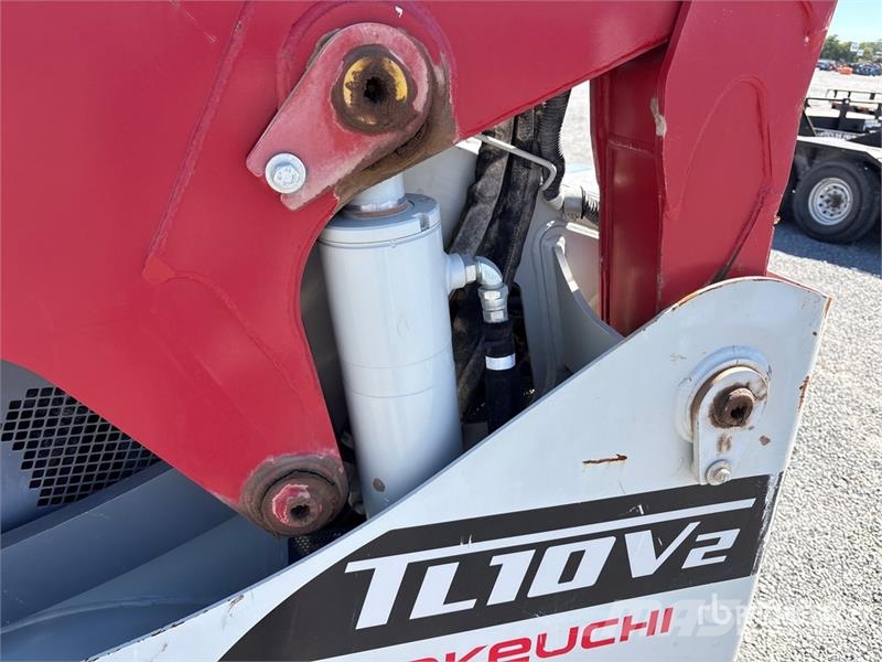 Takeuchi TL10V2R Compact Track Loader (Inoperable) Kompaktrakodók