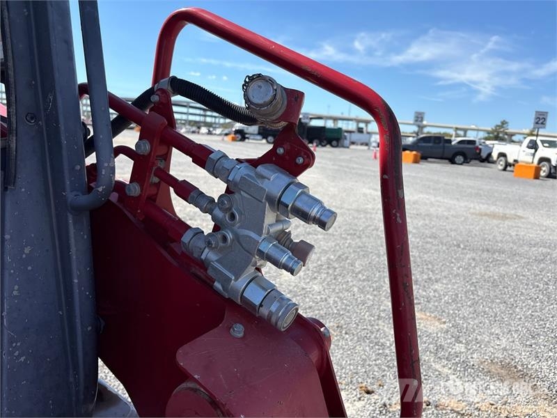 Takeuchi TL10V2R Compact Track Loader (Inoperable) Kompaktrakodók