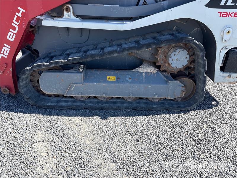 Takeuchi TL10V2R Compact Track Loader (Inoperable) Kompaktrakodók