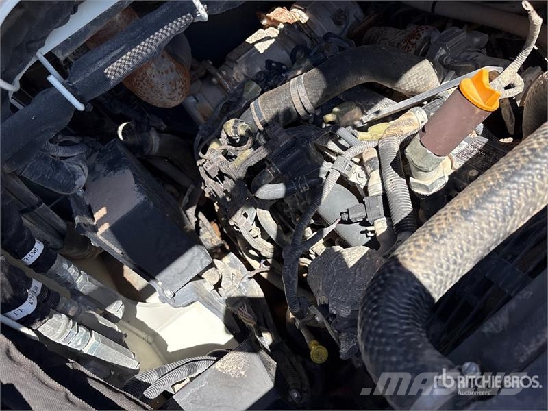 Takeuchi TL10V2R Compact Track Loader (Inoperable) Kompaktrakodók