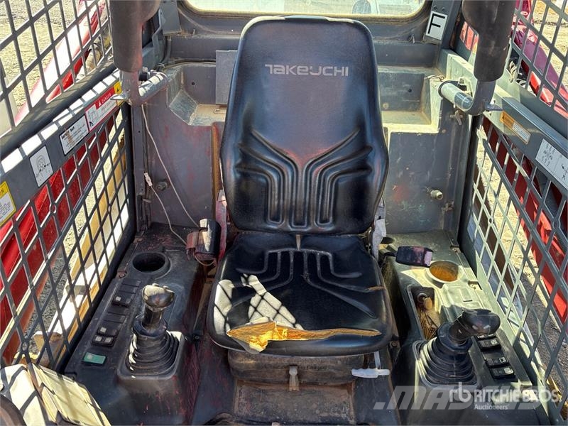 Takeuchi TL10V2R Two-Speed Compact Track Loader Мини-погрузчики