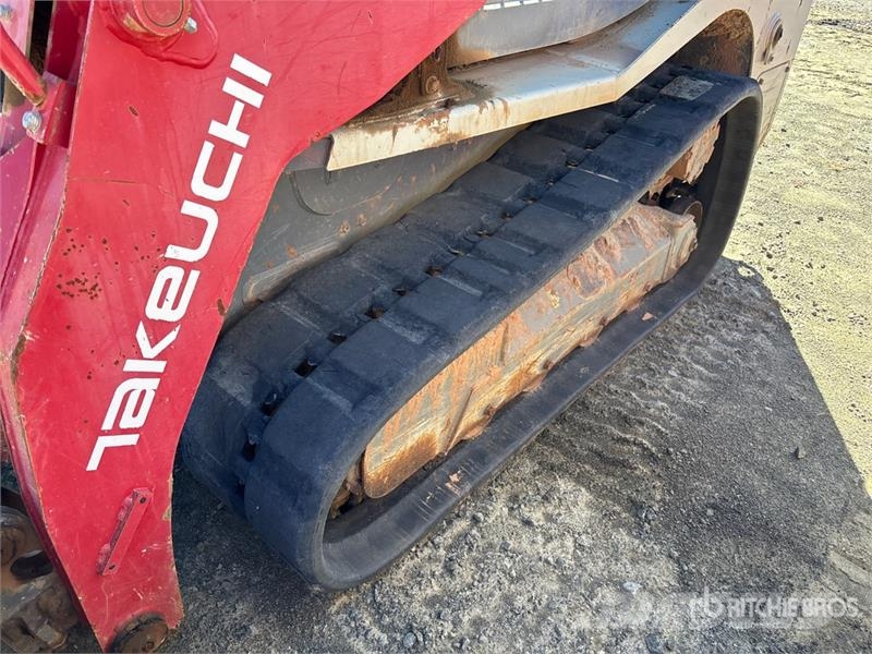 Takeuchi TL10V2R Two-Speed Compact Track Loader Мини-погрузчики