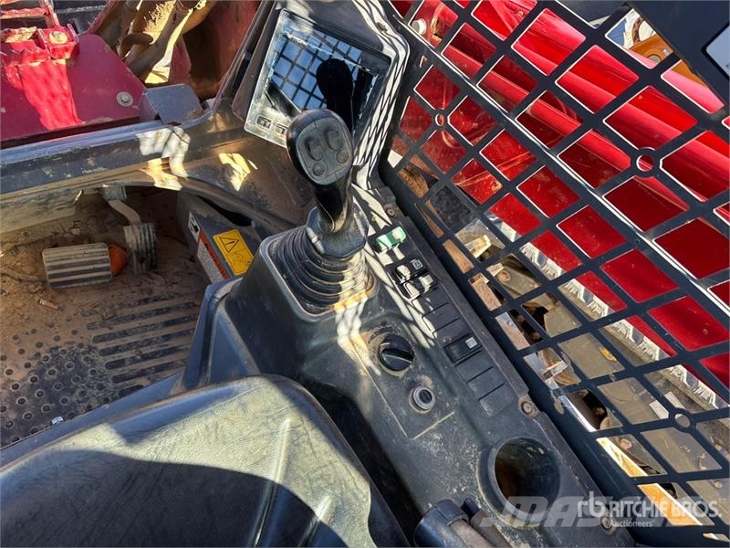 Takeuchi TL10V2R Two-Speed Compact Track Loader لوادر انزلاقية التوجيه