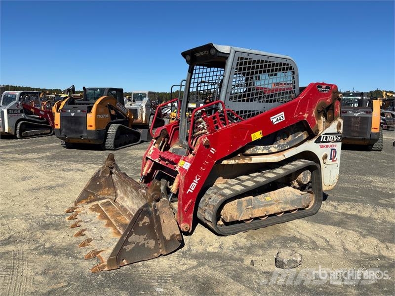 Takeuchi TL10V2R Two-Speed Compact Track Loader لوادر انزلاقية التوجيه