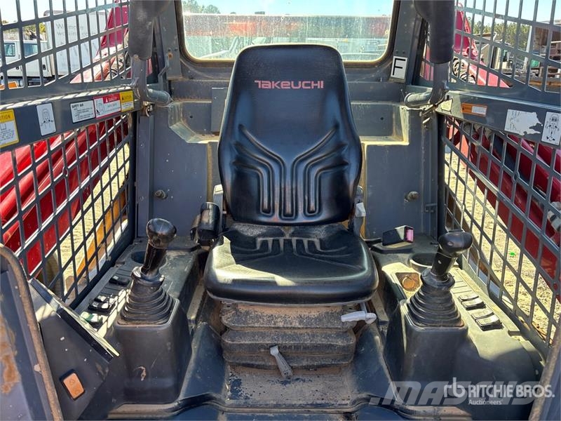 Takeuchi TL10V2R Two-Speed Compact Track Loader لوادر انزلاقية التوجيه