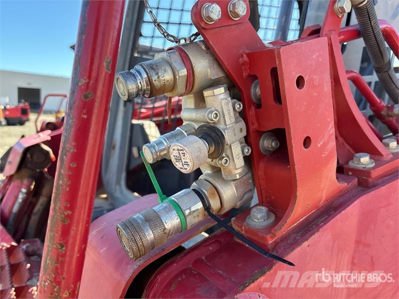 Takeuchi TL10V2R Two-Speed Compact Track Loader Мини-погрузчики