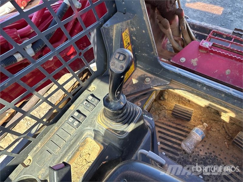 Takeuchi TL10V2R Two-Speed Compact Track Loader لوادر انزلاقية التوجيه