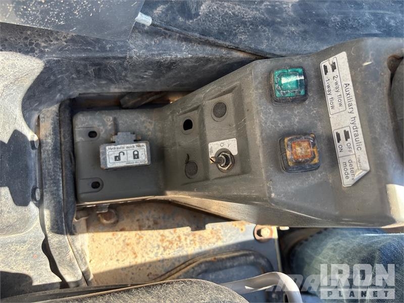 Takeuchi TL12 滑移轉向裝載機