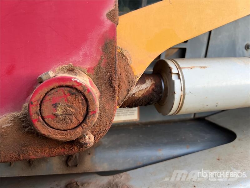 Takeuchi TL12 لوادر انزلاقية التوجيه