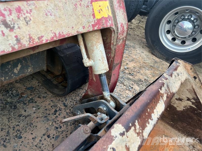 Takeuchi TL12 لوادر انزلاقية التوجيه