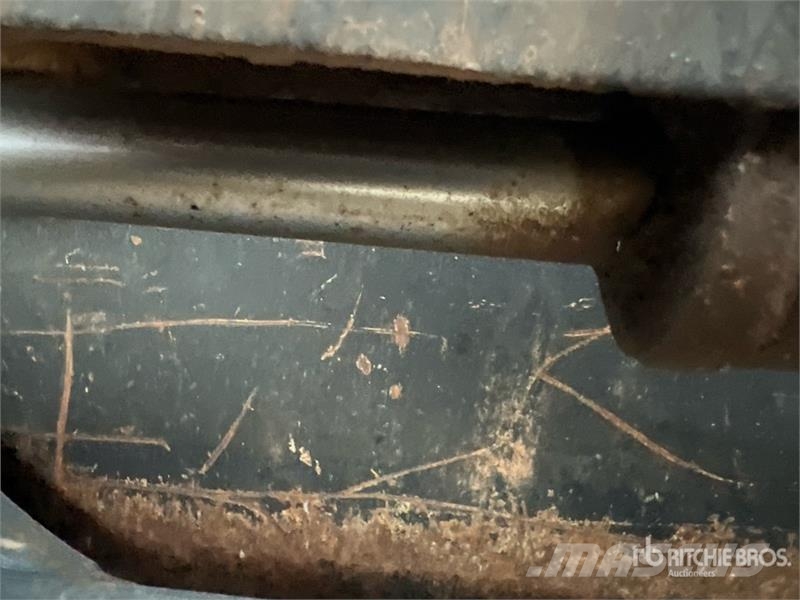 Takeuchi TL12 لوادر انزلاقية التوجيه