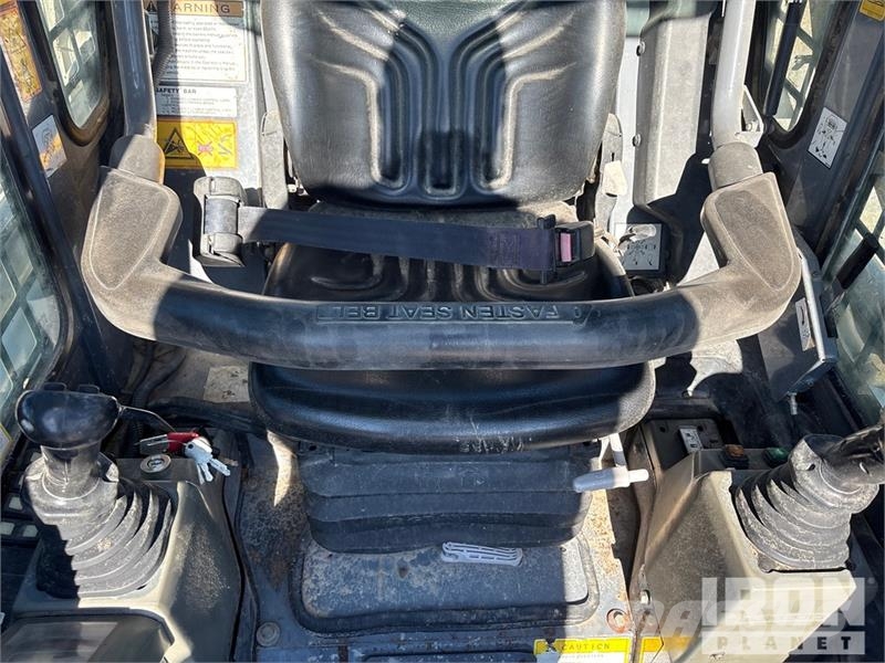 Takeuchi TL12 滑移轉向裝載機