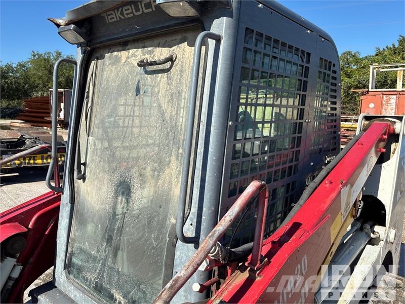 Takeuchi TL12 滑移轉向裝載機