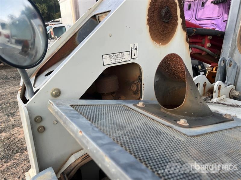 Takeuchi TL12 لوادر انزلاقية التوجيه
