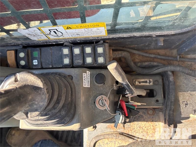 Takeuchi TL12 滑移轉向裝載機