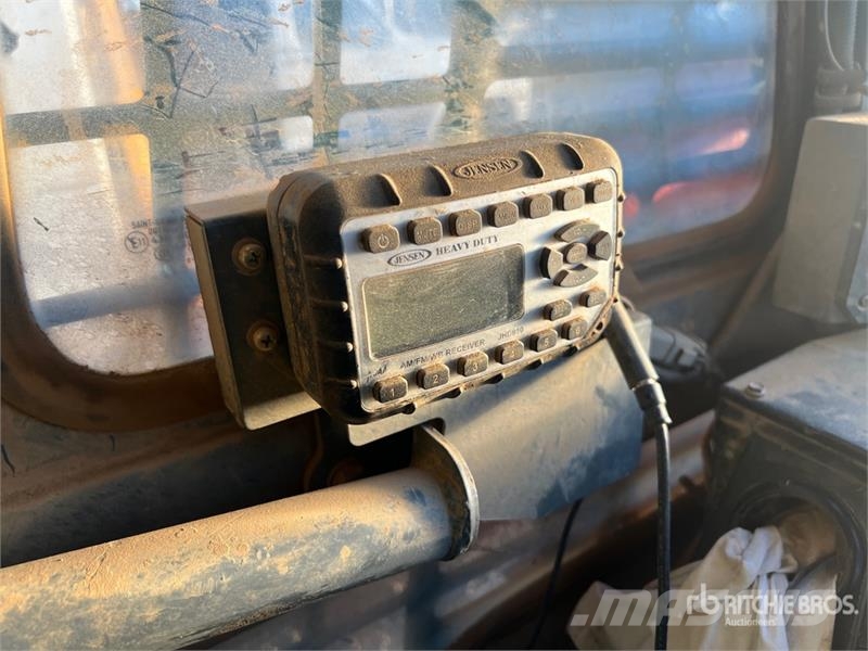 Takeuchi TL12 لوادر انزلاقية التوجيه