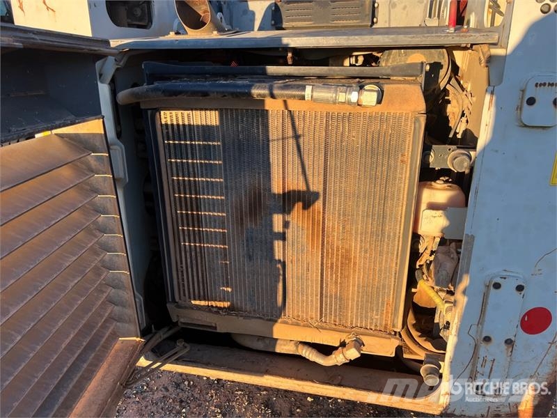Takeuchi TL12 لوادر انزلاقية التوجيه