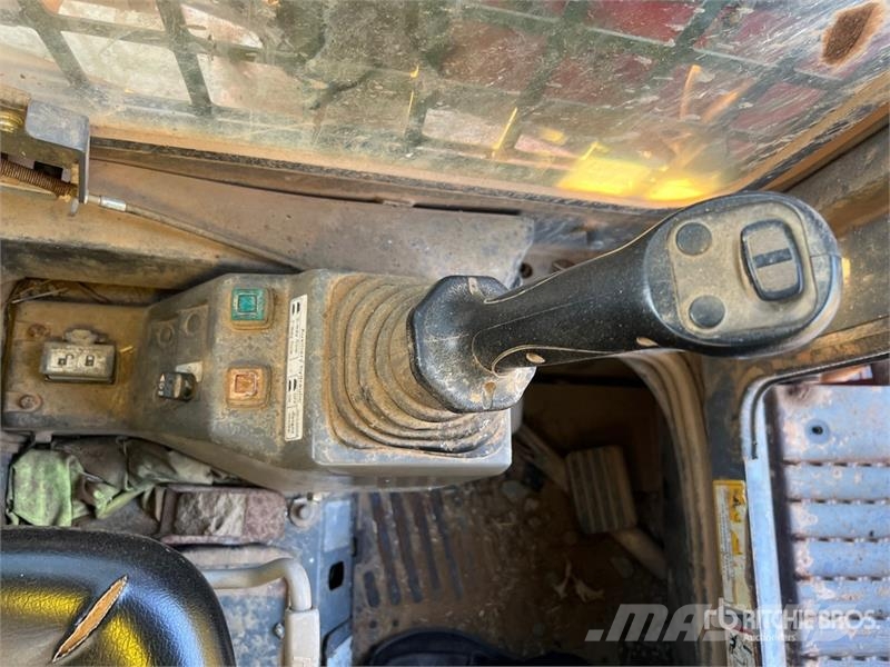 Takeuchi TL12 لوادر انزلاقية التوجيه