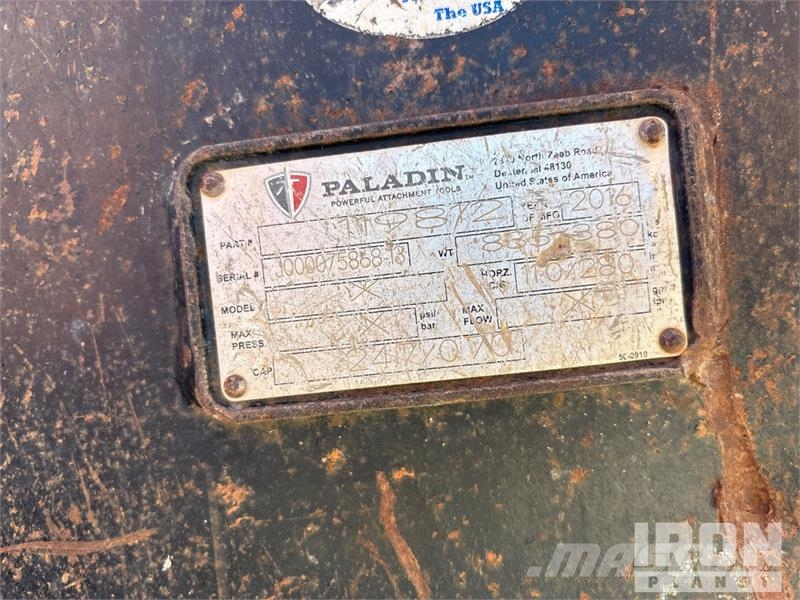 Takeuchi TL12 滑移轉向裝載機