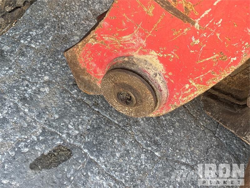 Takeuchi TL12 滑移轉向裝載機