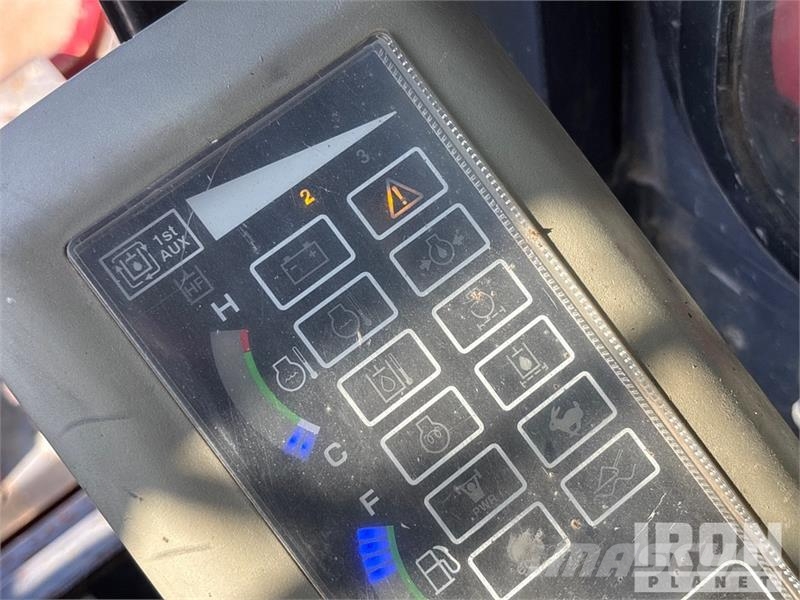 Takeuchi TL12 滑移轉向裝載機